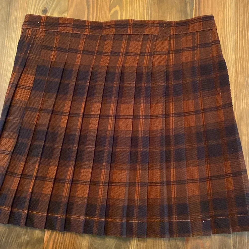 UO Winslet Pleated Mini‎ Skirt brown black